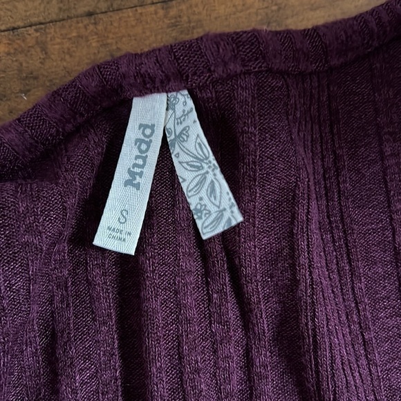 MUDD Women's Ribbed LongSleeve Cranberry Top - Picture 5 of 7